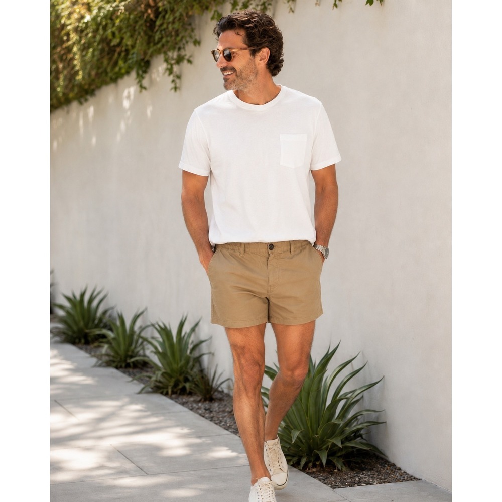 Chubbies Men's Large Khaki 4" Inseam Regular Fit Shorts Preppy Coastal Casual